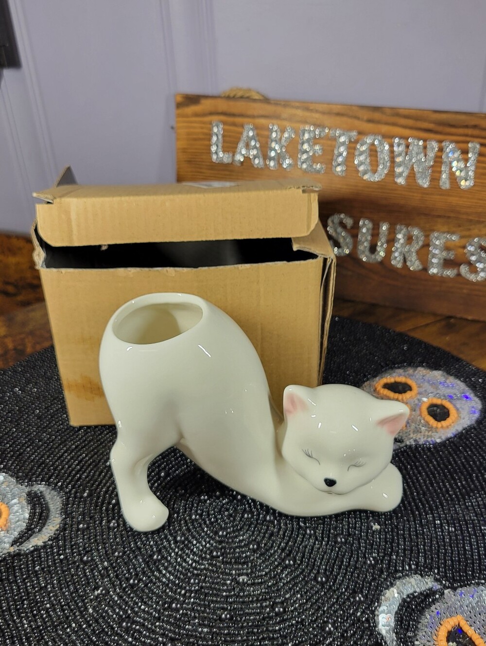 Ceramic White Stretching Cat planter